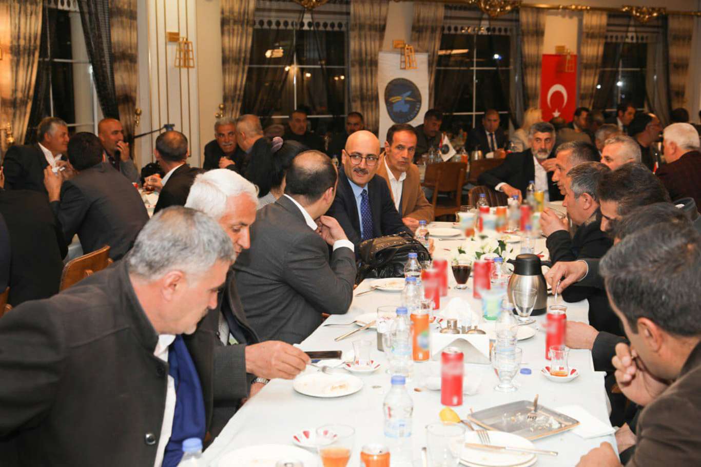 Van İpekyolu Kaymakamı, muhtarlar ile iftarda bir araya geldi Van İpekyolu Kaymakamı, muhtarlar ile iftarda bir araya geldi